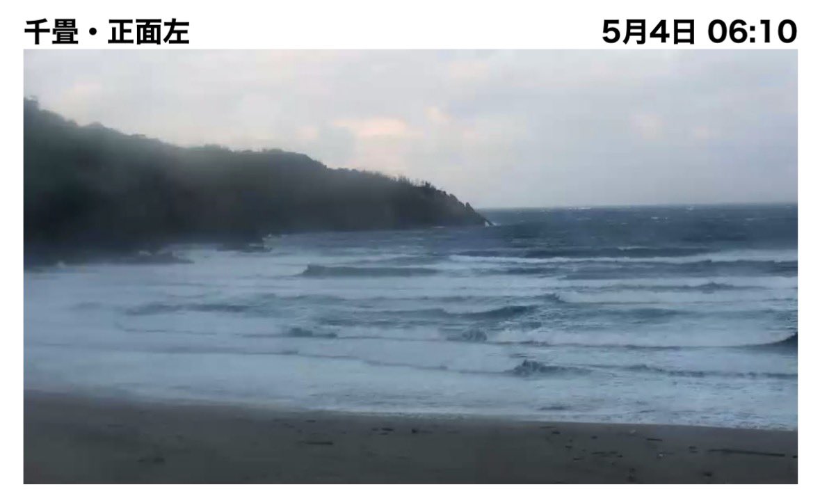 AY0006's tweet photo. おはようございます☺️

猛烈に時化てますね🌊
明日は落ちる見込みですが　朝は残りそうです。

今年は水温が低め　まだ子鯵も釣れない状況　白キスもまとまった釣果報告はない状況です。

船は剣先シーズン到来　甘鯛もポツポツ上がってます👍 https://t.co/qRpbh1kHsP