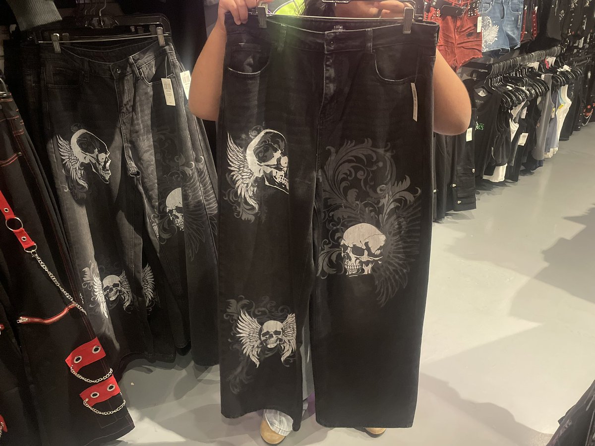 PabloPNC's tweet photo. Lil: papa necesito ropa

Yo: ok vamos

Las opciones que me da Lil:

Yo: Jesus help me: https://t.co/OOHvVm2LrE