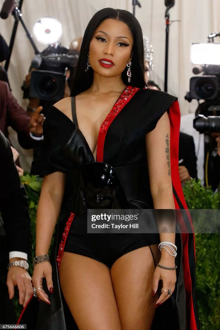 BarbieBillionB's tweet photo. The 2017 Met Gala was a literal breakdown of "Avant-Garde Royalty"—that H&M couture was a cultural reset! ❤️🖤✨ #NickiMinaj #MetGala2017 #ReiKawakubo #HMConscious #Barbz The way that red and black train cascaded down the Met steps was a masterclass in "Visual Drama!"🏛️👗🔥💖🩷👑 https://t.co/V05aqfxF2e