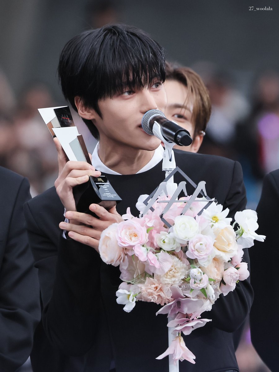 파도 tweet media