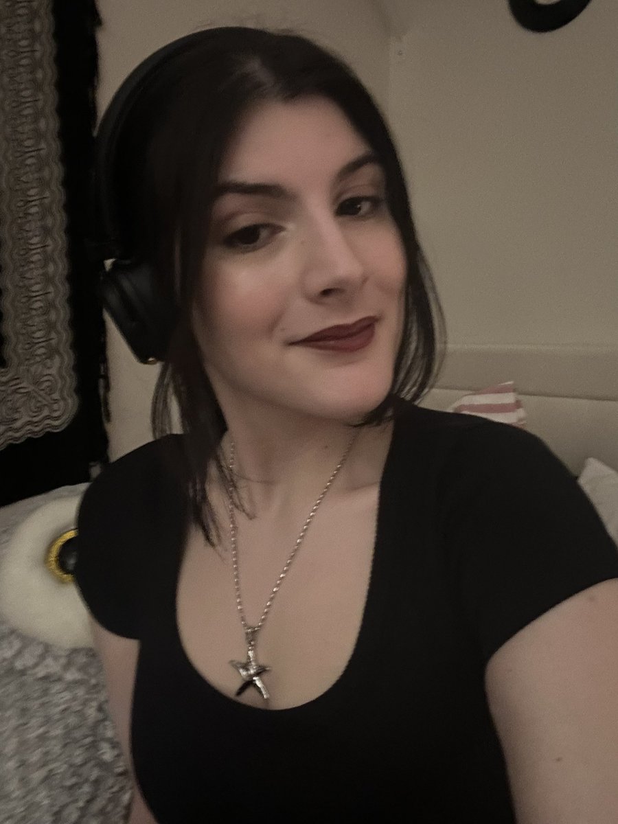 party girl tweet media