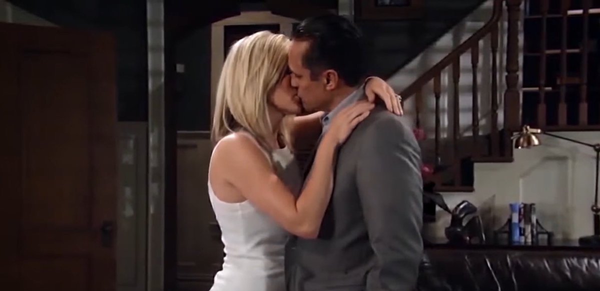 DeckerStar_Luv's tweet image. #GH #CarSon

Carly: What if you're wrong? Sonny, six months ago, I was by your hospital bed, praying for you to live. I can't go through that again. 

Sonny: Yes, you could, because you're the strongest woman I know, and I'm counting on you. I'm counting on you right now.