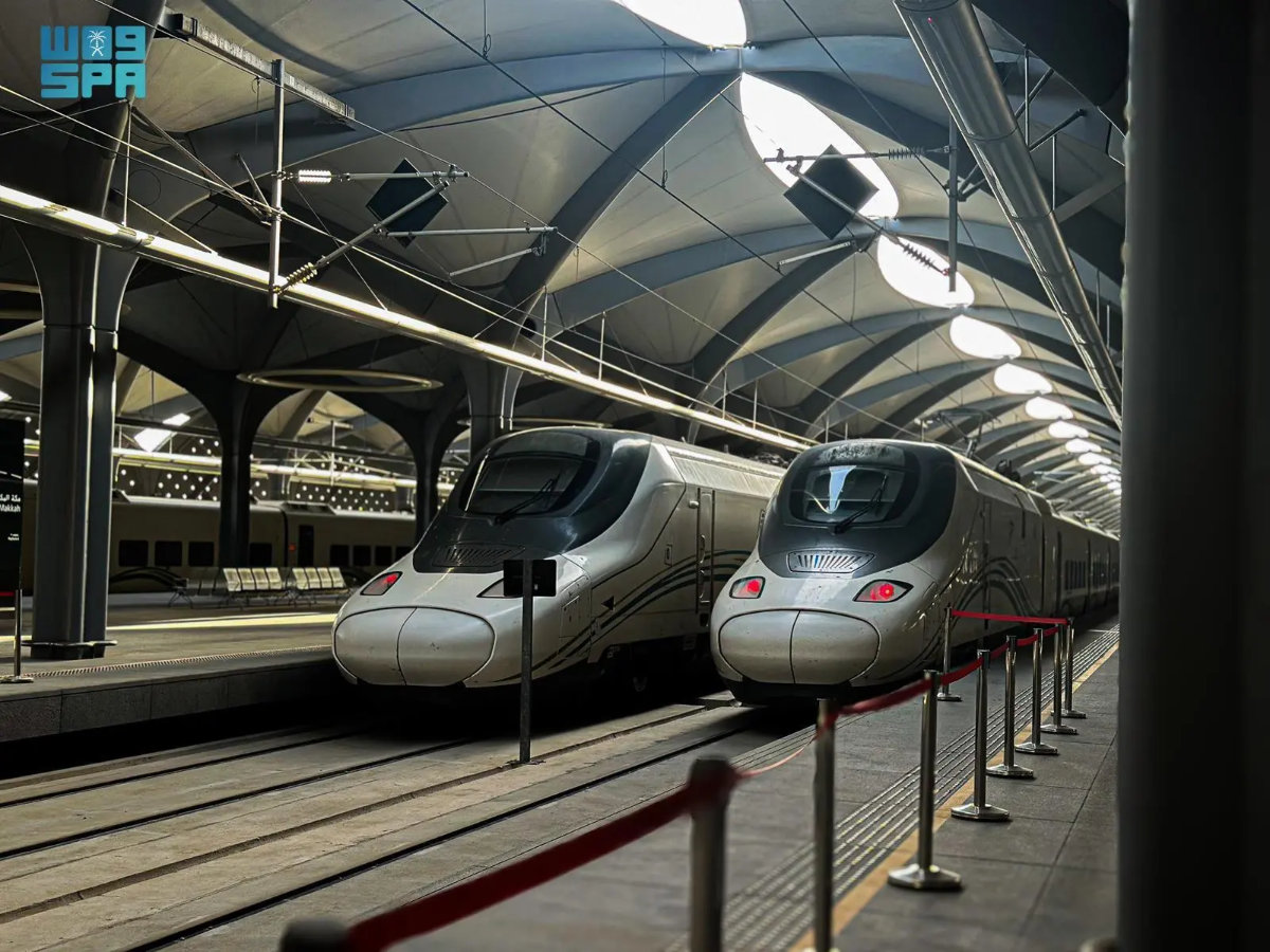 arabnews's tweet image. #SaudiArabia expands #Haramain High-Speed Railway capacity to 2.2M seats for Hajj 2026, with over 5,300 trips planned to ease pilgrim movement between #Makkah and #Madinah. arab.news/5f8fz