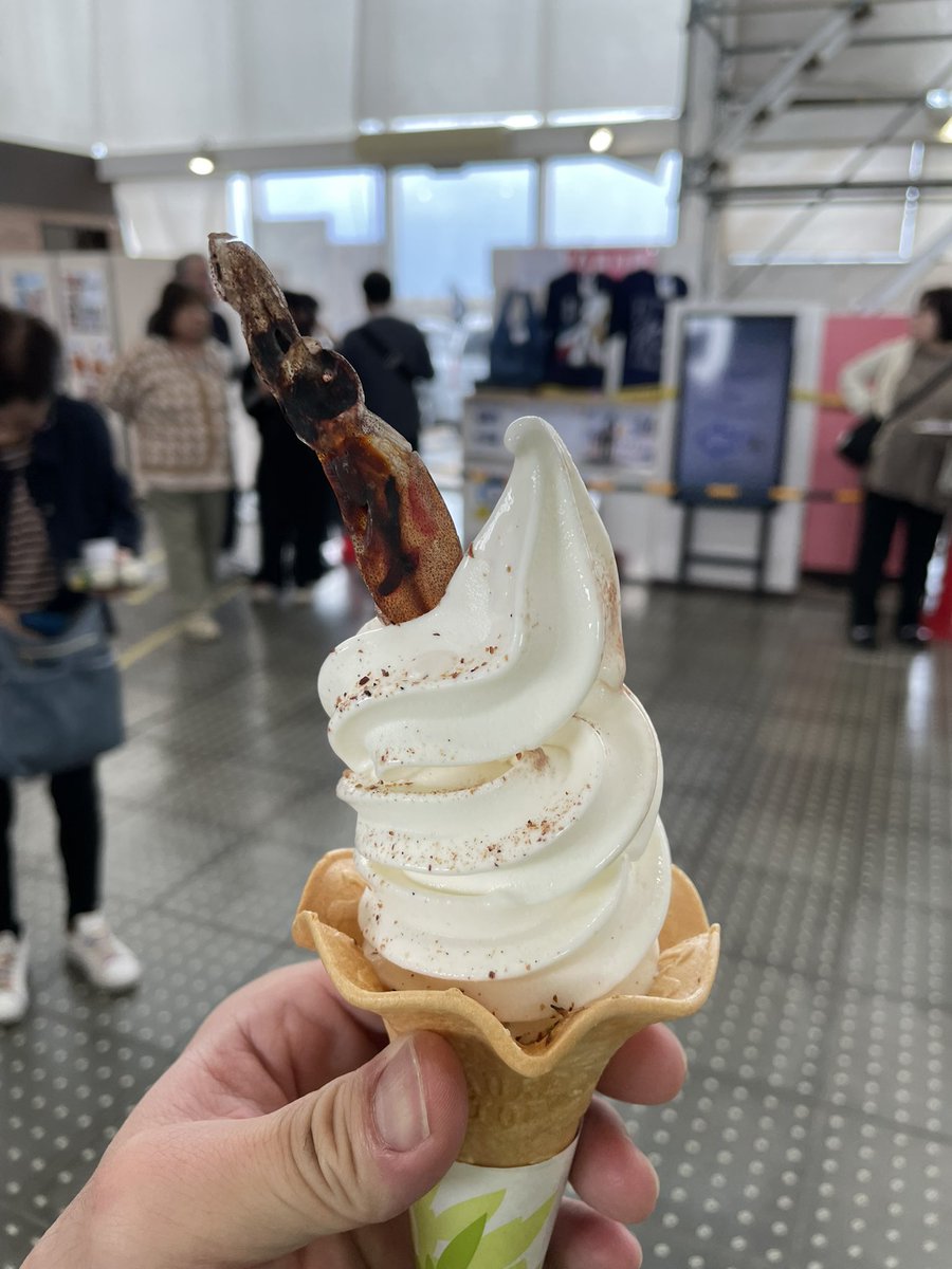 タカトリ tweet media