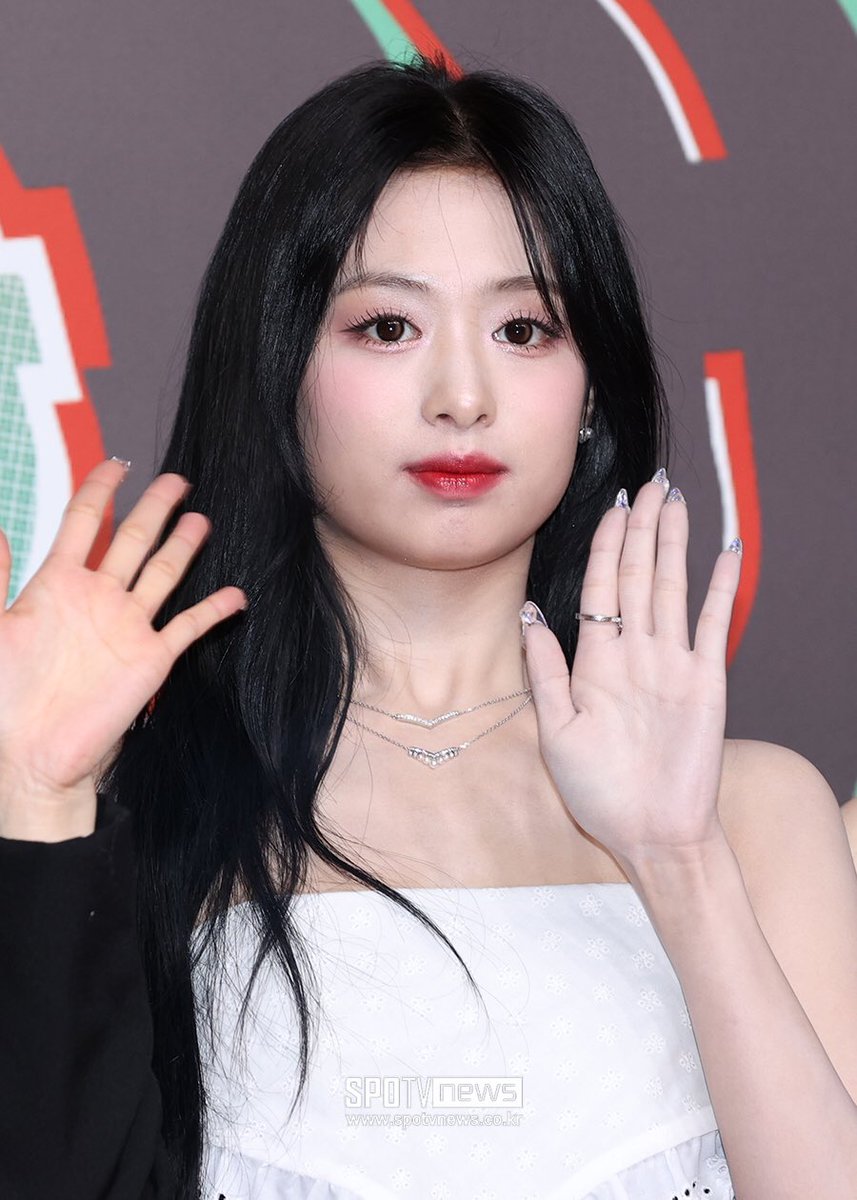AHYEON BASE tweet media