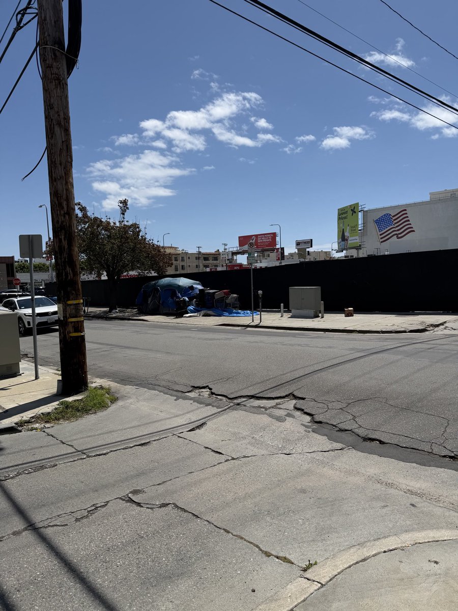 LAGovExposed's tweet image. Supposedly @LAPDWestLA will be clearing the encampment on Wilshire and Westgate tomorrow morning. I’ve lost count how many times this is. Let’s hope this one lasts.. 

#losangeles #prattformayor #karenbasura