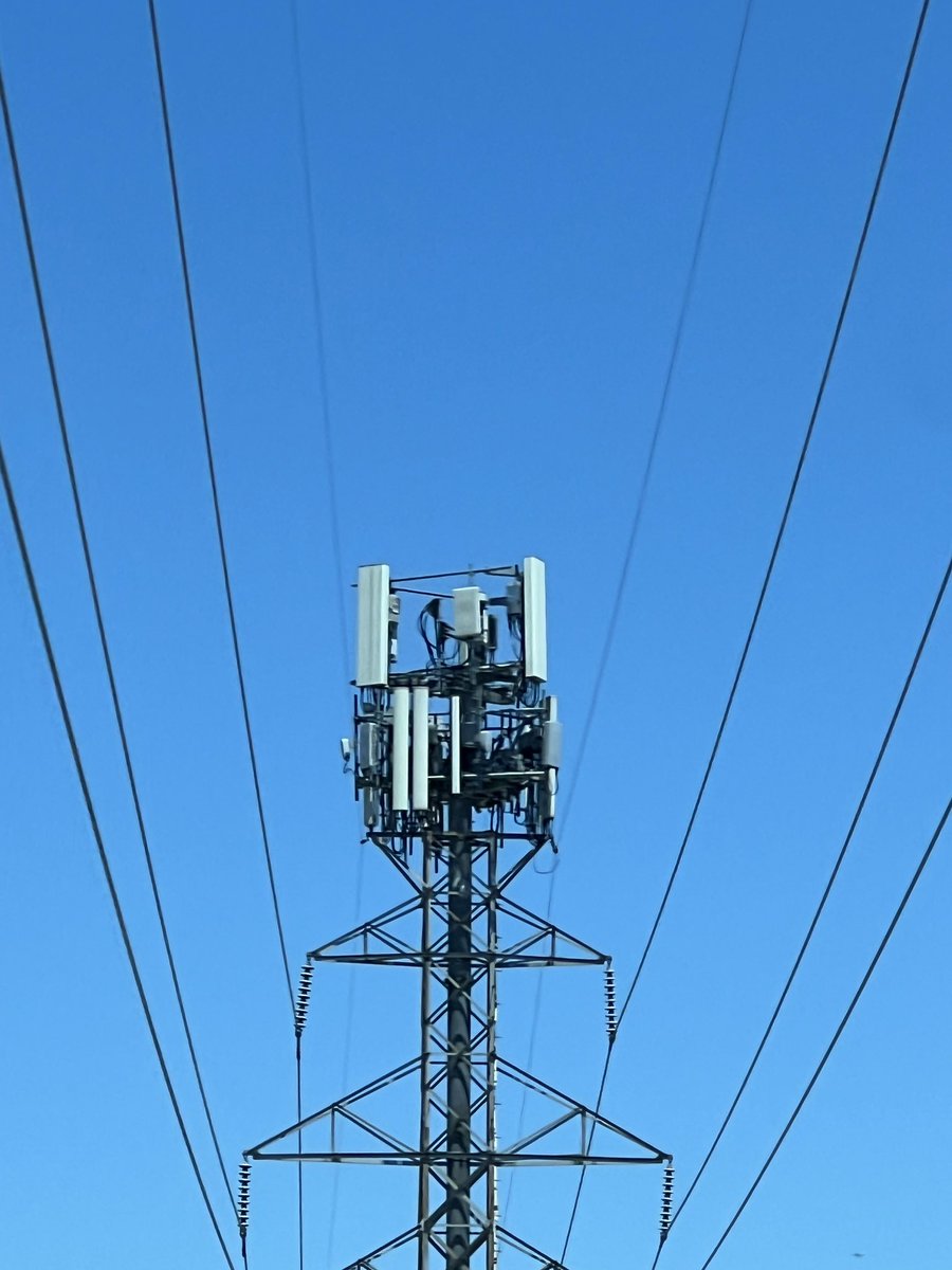 N41 Rt22 Power line cell site with T-Mobile on top and Verizon on the bottom ...