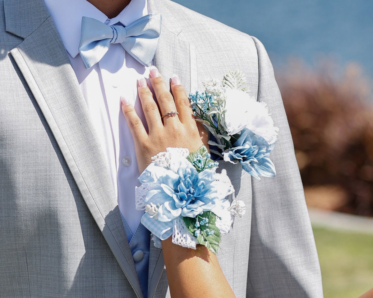 CiaraBabcock08's tweet photo. From cleats to heels, from the dirt to the dance floor. I had an amazing time at my Junior prom last night, so excited for the future. #prom2026 #softballtoprom #TCHS https://t.co/SVli6iRNrb