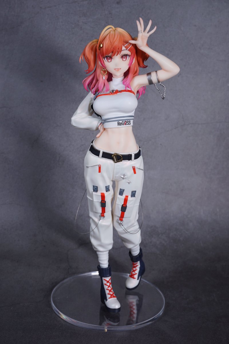 ryujyo_Blue_R's tweet photo. 原型：ボブズキさん(@Bobzuki_sculpt)の
【一条莉々華 ver.デイブレイク】完成しました！
可愛く凛々しい造形が素敵です！
腰ベルトのワイヤ置換や髪色のグラデーション再現、白一色の衣装なので部位ごとにパールを施すなど変化を入れて仕上げました。
 #ririkart https://t.co/OW0uSPQpOY