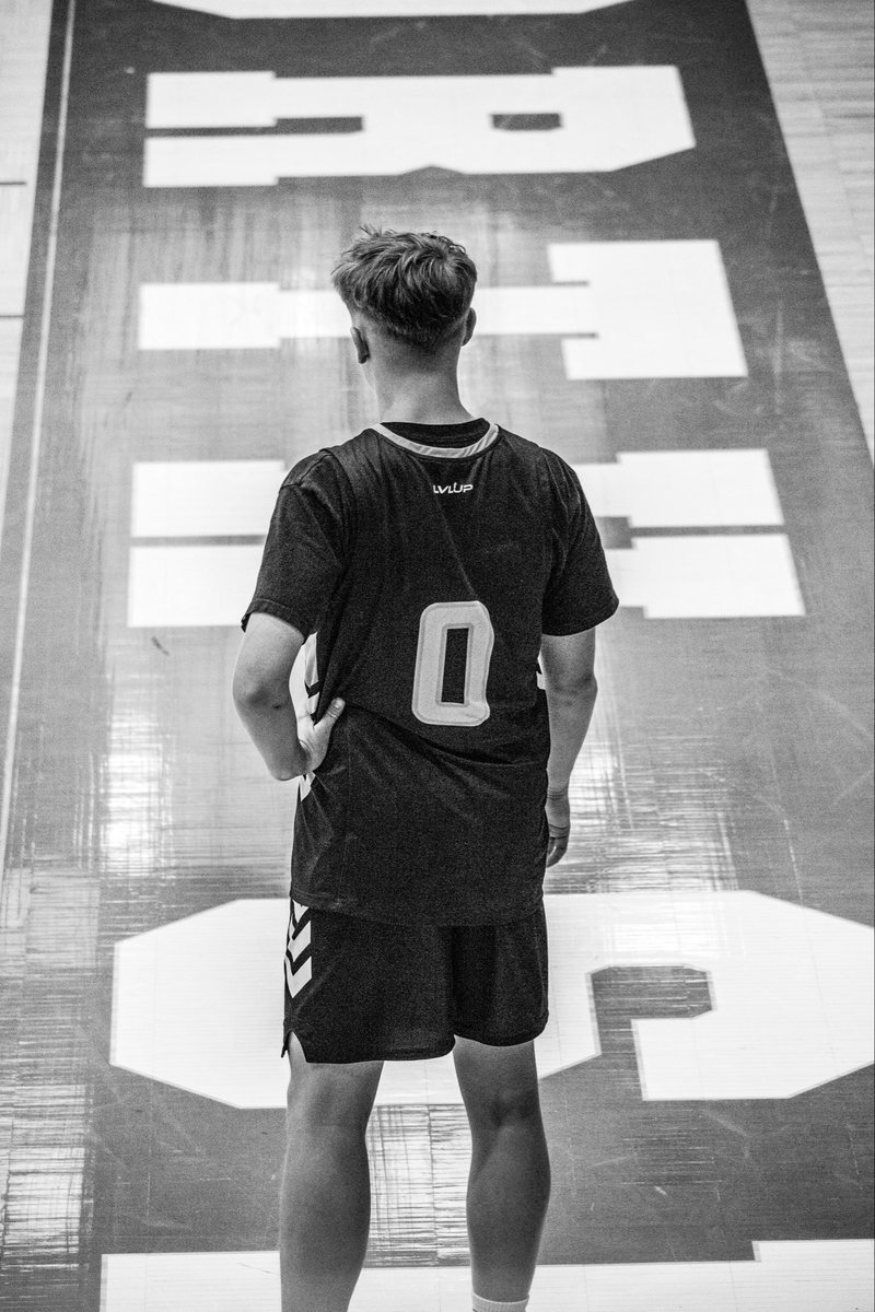 danselking_2's tweet photo. Bill Hensley Run n Slam! 
game 1: 25 points 3rbs
game 2: 24 points 4rbs
game 3: 19 points 3rbs
game 4: 23 points 3rbs
game 5: 12 points 4rbs 

20.7 ppg
49% 3pt (52 attempts) 
51% fg
83% ft line 
@PrepHoopsIN 
@BRamseyKSR 
@Always100_TMH 
@CourtsideIND 
@LGreenwellHoops https://t.co/z0sKs99bby