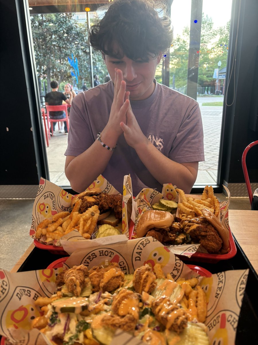 Khatch tweet media
