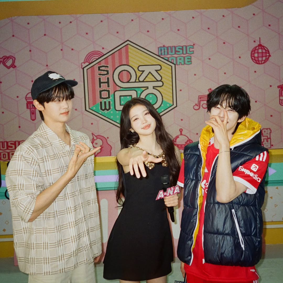 rohyunav's tweet photo. MBC Show! Music Core' behind with Konghaeddo🩵 https://t.co/XQjwrIF6uf