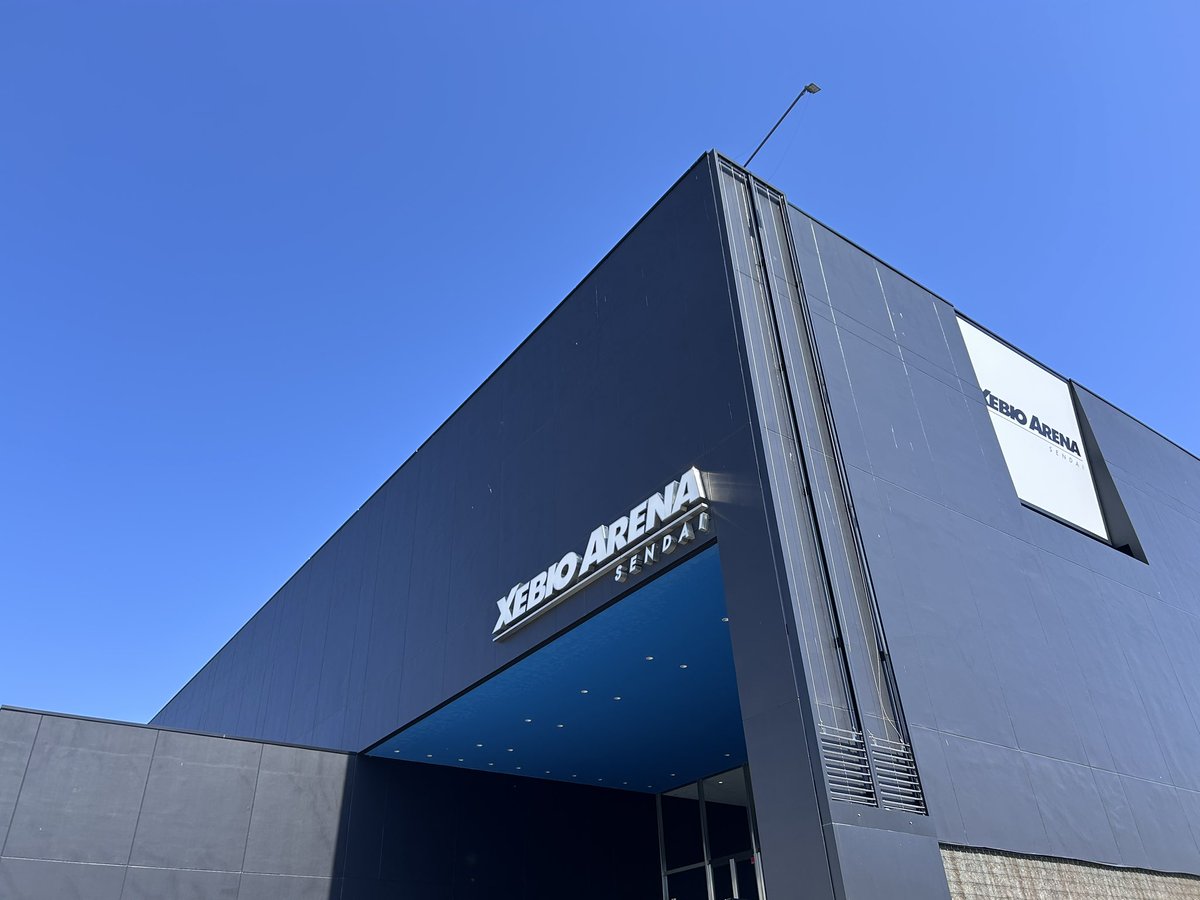 012mutsu's tweet photo. 他界隈の話で申し訳ないんだけど、、
4日間当たったGW中のライブ
なんと全日程アリーナの神席引き当てて自分の席運にドン引きしてる😇
去年が結構人生で1番どん底の1年だったけどここで運勢帳尻あわせてきてる🤣
まずは仙台いってきた♡牛タン美味しすぎた🥰 https://t.co/tIcreO00PC