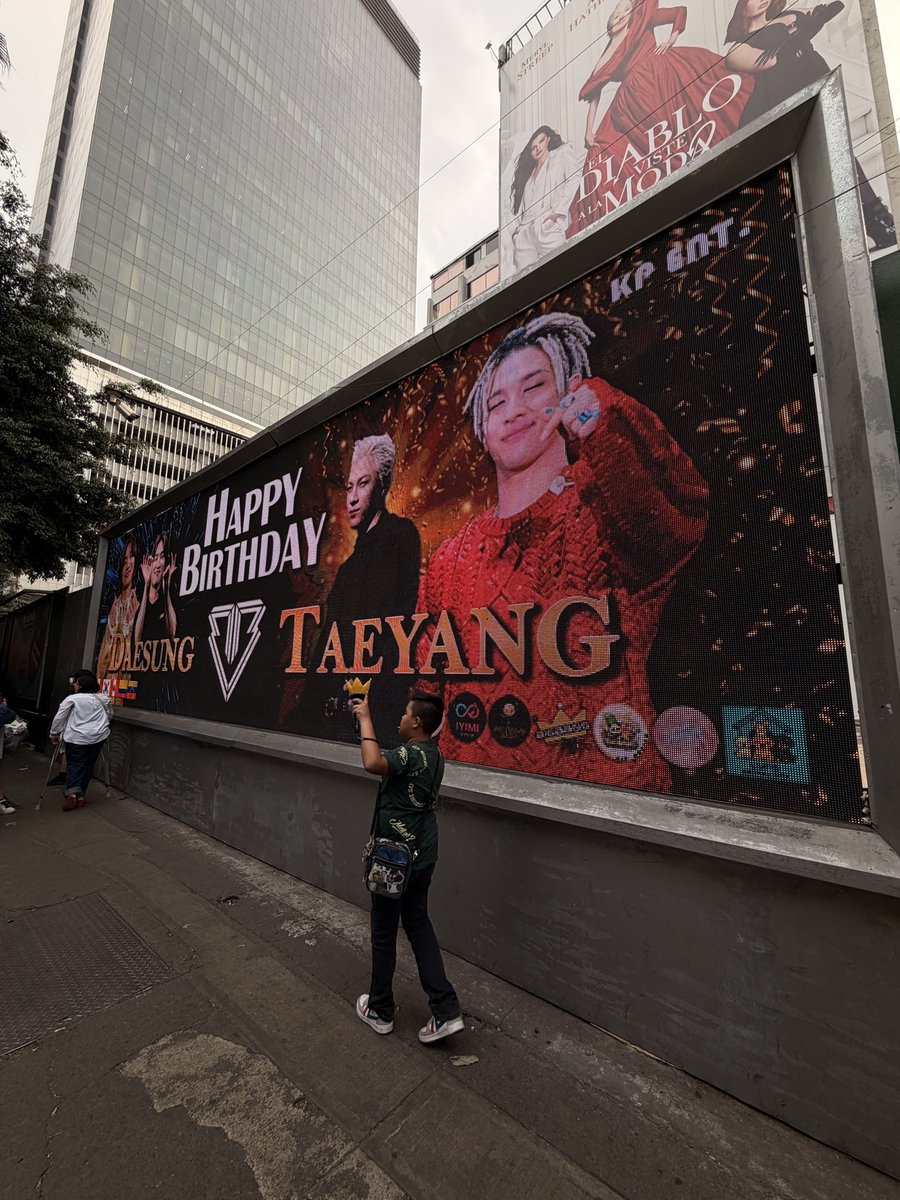 KPEntertainment's tweet photo. Gracias por visitar y participar en el  MEGA BANNER DIGITAL HB DAEYANG, DAESUNG Y TAEYANG, 2026 y especial felicitación por todos los clubs de fans participantes en este hermoso proyecto.

#TAEYANG #DAESUNG, @famtastic.kpopers, @bigbangmexico
@d_lable @Realtaeyang https://t.co/82506VM24G