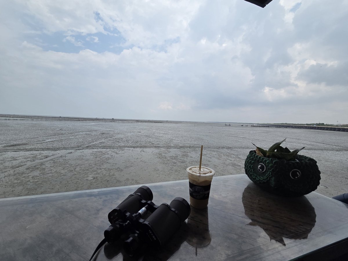 คิดอะไรไม่ออก กาแฟ ครับ
คนเดียวตลอด@ บางแสน