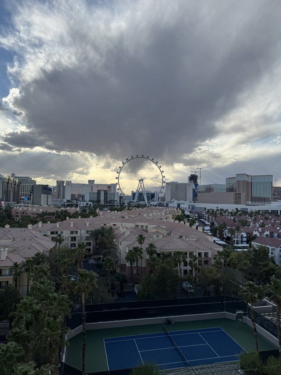 phil_hellmuth's tweet image. Las Vegas rn

#POSITIVITY