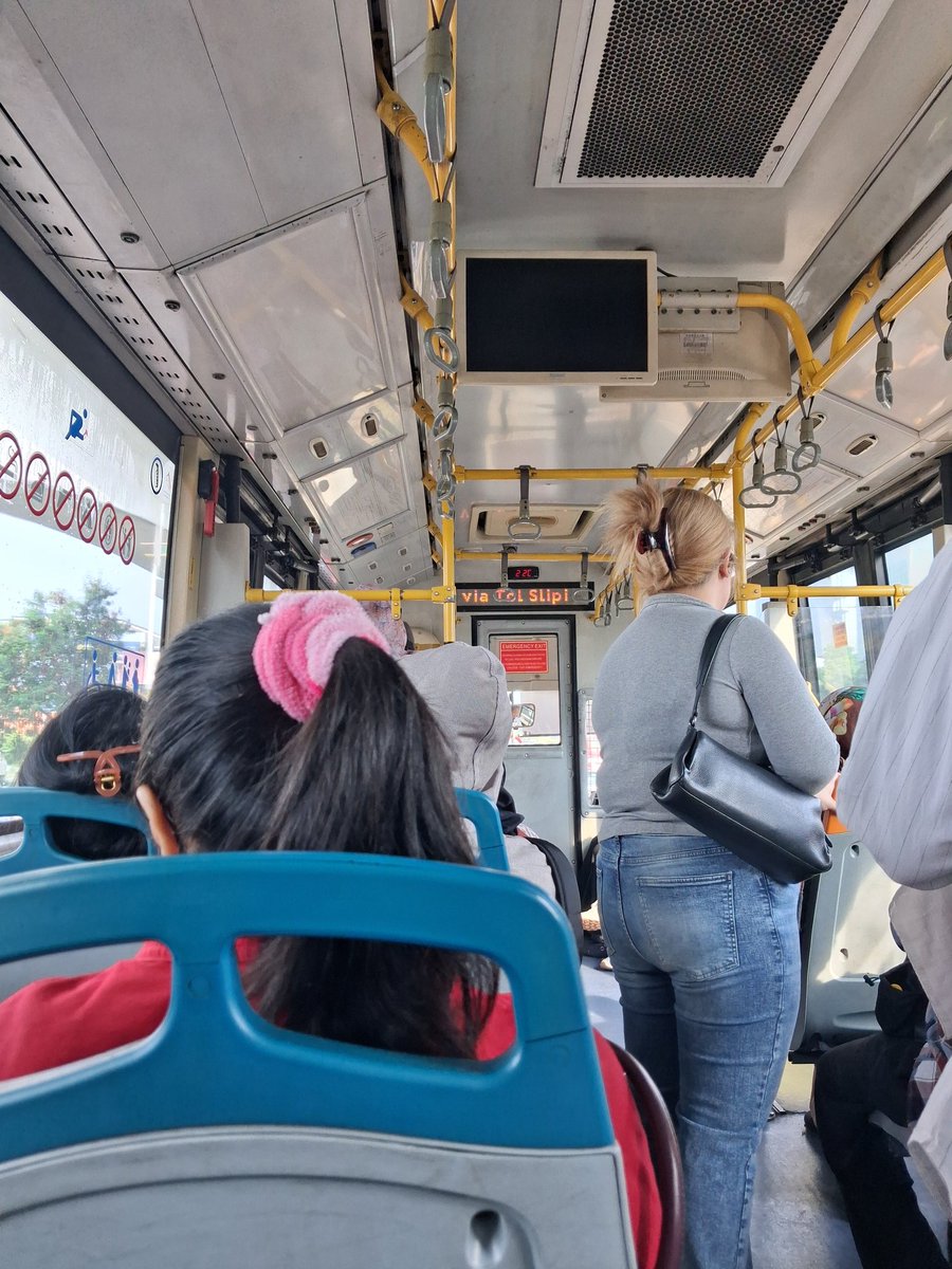 Rute_B21's tweet photo. naik ini cuma sampe halte denpasar ngeri-ngeri sedep kalau ketiduran, kalau bablas nanti muter baliknya jauh 🙂‍↔️ udah mana enak dingin zhongtong gandeng, dengkul ga mentok bangku depan pula https://t.co/4tOhxPuZcO
