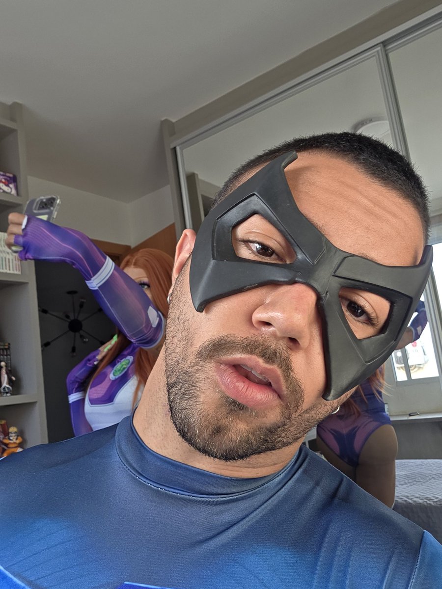 ViniOceanBlvd's tweet image. #cosplay #nightwing #starfire #dc #dccomics
