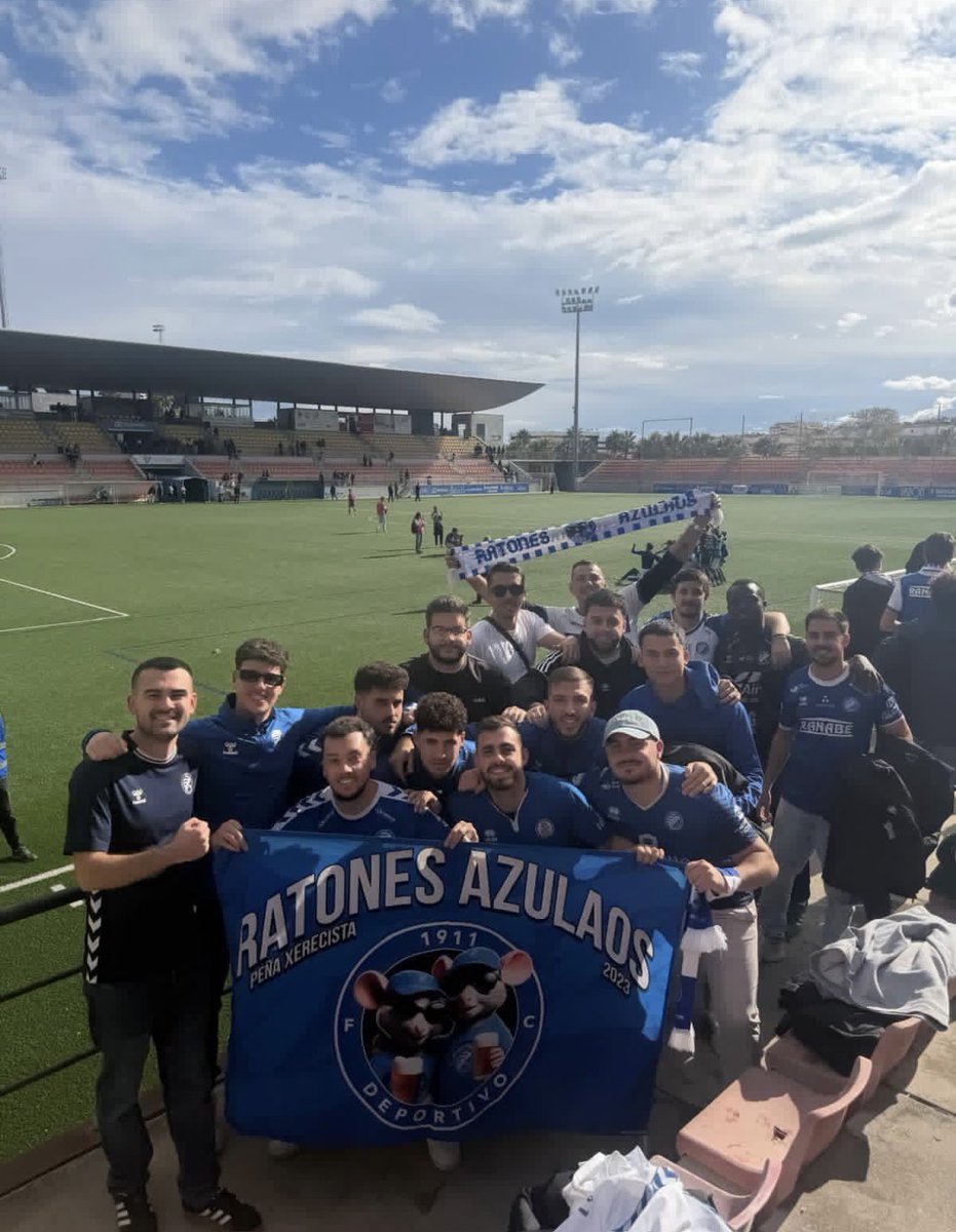 ratonesazulaos's tweet photo. Final a una temporada difícil, pero ahora es cuando tenemos que demostrar que estamos ahí y remar todos a una.

Nos hemos caído muchas veces, pero nos hemos levantado siempre aún más fuertes, todo por el amor hacia un escudo. 

Hoy, mañana y siempre… XEREZ DEPORTIVO FÚTBOL CLUB! https://t.co/1wmZNlgeFF