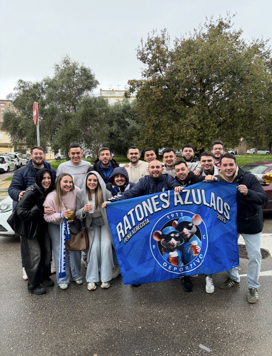 ratonesazulaos's tweet photo. Final a una temporada difícil, pero ahora es cuando tenemos que demostrar que estamos ahí y remar todos a una.

Nos hemos caído muchas veces, pero nos hemos levantado siempre aún más fuertes, todo por el amor hacia un escudo. 

Hoy, mañana y siempre… XEREZ DEPORTIVO FÚTBOL CLUB! https://t.co/1wmZNlgeFF