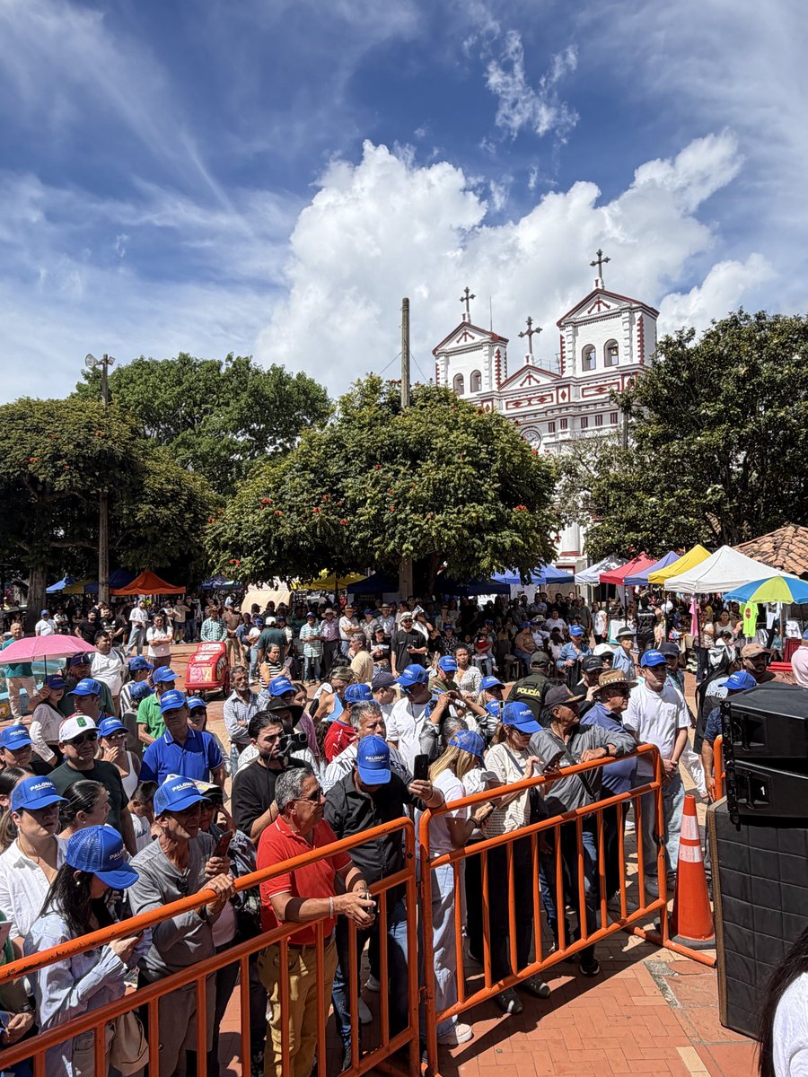 Álvaro Uribe Vélez tweet media