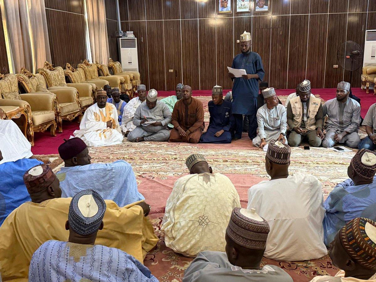 BamaCouncil's tweet photo. His Royal Highness The Shehu of Bama, (Dr.) Umar Kyari Umar El-Kanemi, during today's evening review meeting of the ongoing SNIPDs Vaccination Campaign in Bama LGA, Borno State. @NphcdaNG @UNICEF_Nigeria https://t.co/acJqP0zPGz