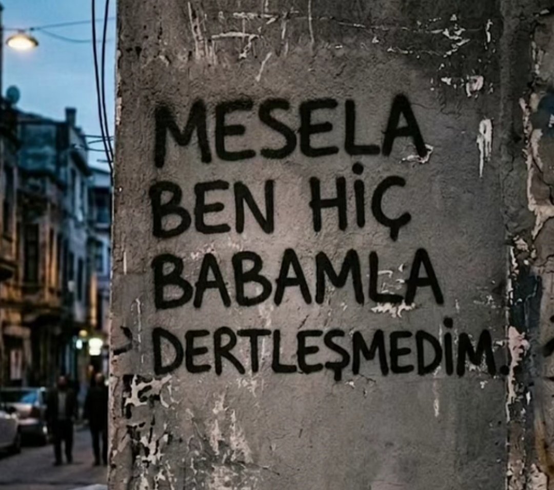 Babayla dertleşilmez, para istersin gönderir, gel al dersin gelir. Ben geldim, dersin, gözleri ışıldar. Sevdiğin yemeği sana saklar, bişey alıp gelir her gün senin için saçma sapan. Bişey olmaz yani dertleşmesen de, git dostunla dertleş.