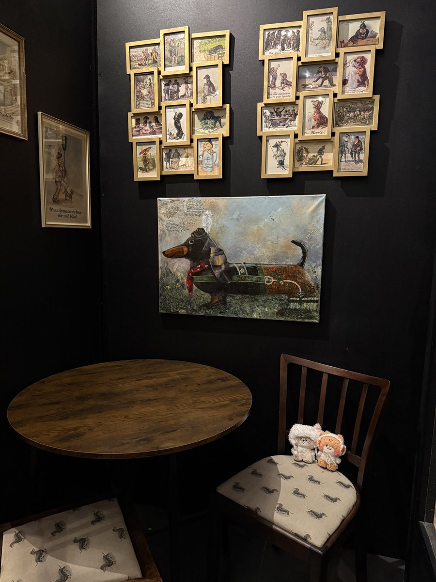 binniiehearts's tweet image. hey im back after some days of kind of inactivity but heres hanibini at the dachshund museum #smile #healing