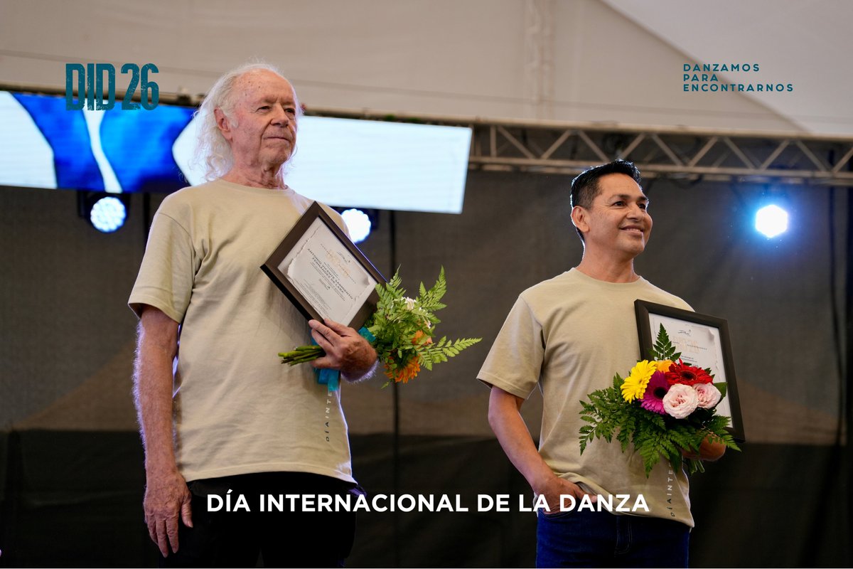 DanzaUNAM's tweet photo. Entregamos el Reconocimiento Danza UNAM a los talleristas Jorge Luis Hernández y Antonio Sarmiento. 🏆
Reconocemos su trabajo y dedicación constante en los Talleres de Danza UNAM. ¡Muchas felicidades! 🫂
#DanzamosParaEncontrarnos #DID26 https://t.co/Yb412xaquP