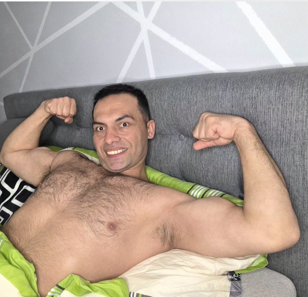 Dani3373Dani's tweet image. Hi everyone! I'm sharing a quick update on my fitness journey. I’ve been working hard on my consistency lately, and I’m starting to see some progress. Feeling really motivated and happy with how things are going. Just taking it easy today and recovering  
​#fitness #workout