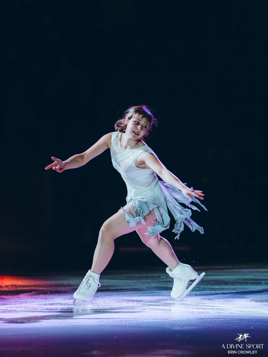 Chany425586's tweet image. É una principessa sul palco dei suoi sogni 🥹❤️‍🩹💎 #alysaliu #figureskating #princess