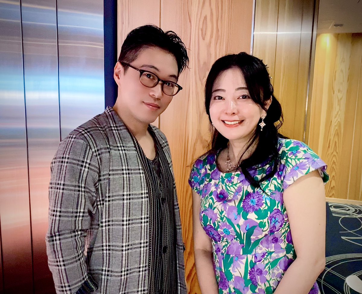 先日
プリキュア
キュアイーグレットの
榎本温子さんと
お話をする機会がありました。

とても
背筋がキレイな方

とても
緊張感がある方

会話の
1つ1つに気品があり
憧れを抱くほど..

素敵です..