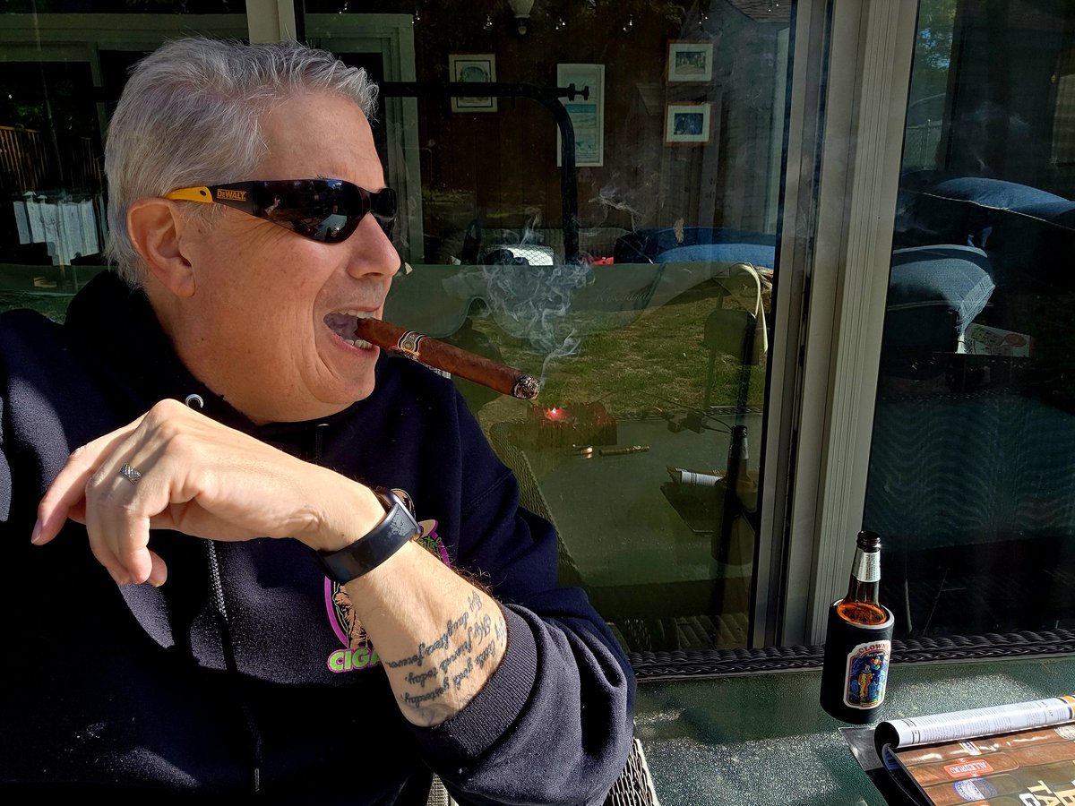OBrien64's tweet photo. Days like this in NJ #cigars #cigar @ChillerCigar https://t.co/yYSxaGZkWR
