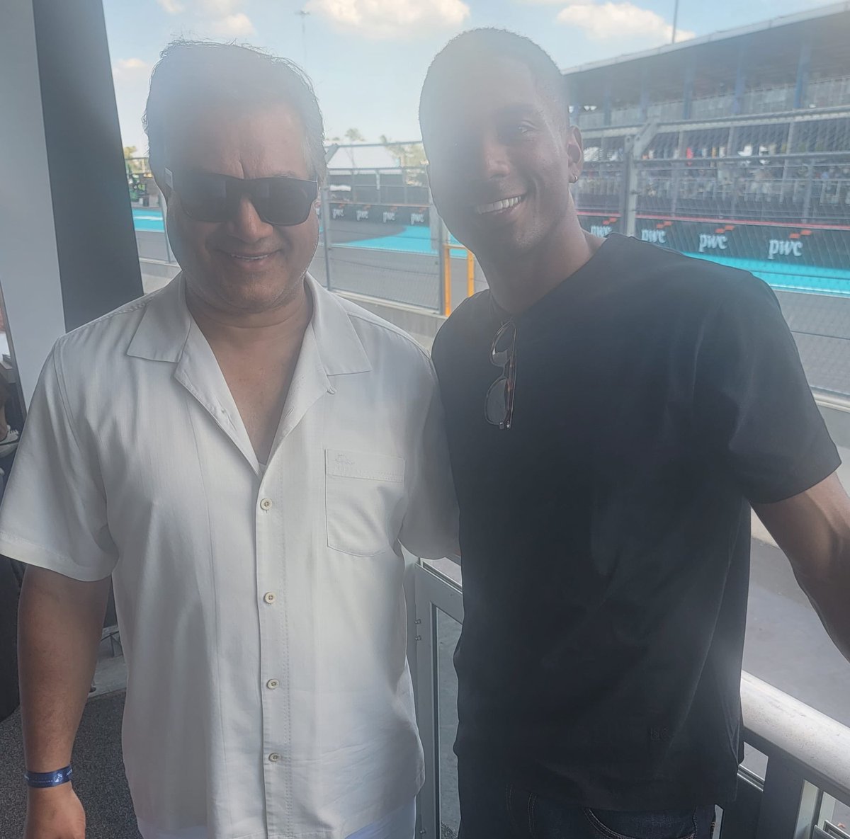WimbushB7's tweet photo. @F1 this weekend in Miami was amazing! 

I’m always grateful for the people who choose to share their life’s wisdom with me and the next generation of leaders… this guy has a lot of it and was more than willing. 

That’s how we will make the world a better place. 

It was an honor my friend, @alanbender1965 

“Nothing is impossible”