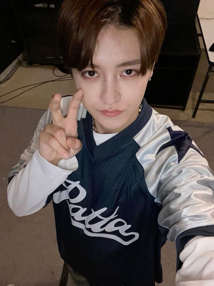 JEONGYEONBR_'s tweet image. Durante um fancall realizada há dois dias, um fã perguntou ao Hikaru (Fantasy Boys) qual integrante do TWICE ele mais gosta e quem o inspirou a se tornar um idol de K-pop. 

O artista respondeu que suas inspirações foram JEONGYEON e JIHYO.

#JEONGYEON #정연 #TWICE #트와이스