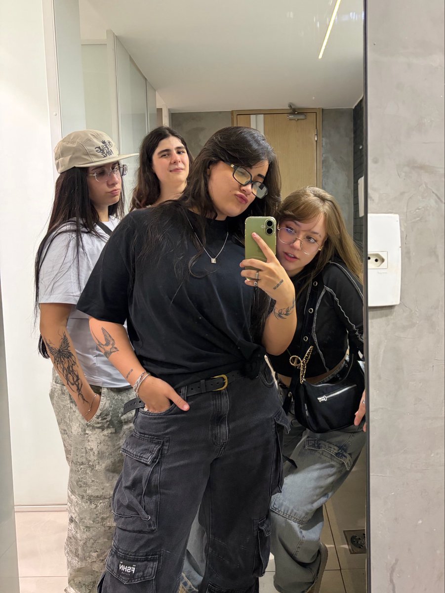 beatriz tweet media