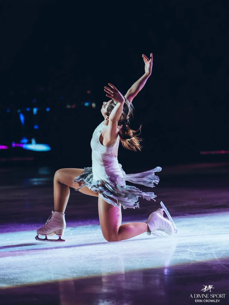Chany425586's tweet image. É divina quando pattina 🥹⛸️✨ #alysaliu #figureskating #dea