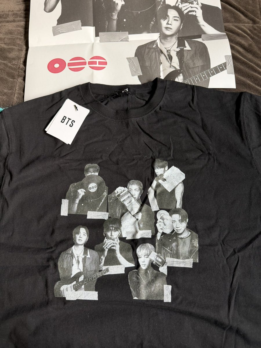 momengineerarmy's tweet photo. Picked up my tshirt CD box set yesterday from my local B&N. Do I sew the hole closed on the back of the tshirt or exchange? #crafterproblems https://t.co/vun3EZFauD
