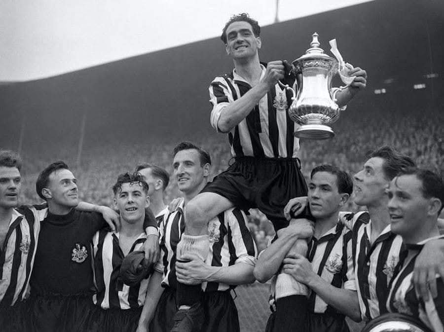 Magpie24_7's tweet image. On this day in #NUFC history back in 1952, Newcastle United retained the FA Cup!🏆

#NUFCFans #Newcastle