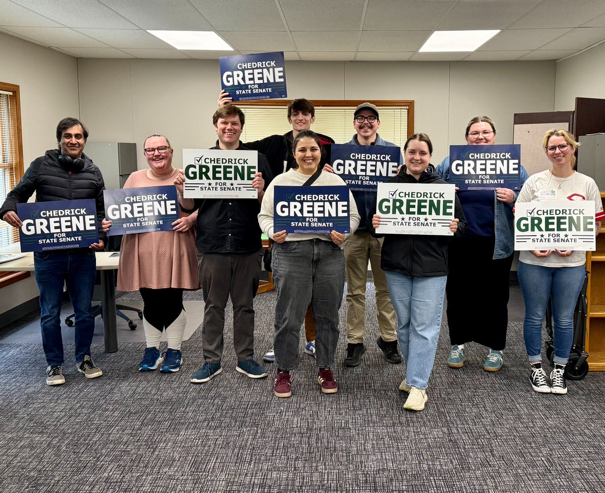 ChedrickGreene's tweet image. #TeamGreene is sprinting through the tape with a whole pile of friends! My sincere thanks to State Senators @darrincamilleri, @JCherry4MI, Veronica Klinefelt, Mary Cavanaugh &amp;amp; their staffers; Teams Whitmer, Brinks, McMorrow, and Caucus staffers; and labor friends with...