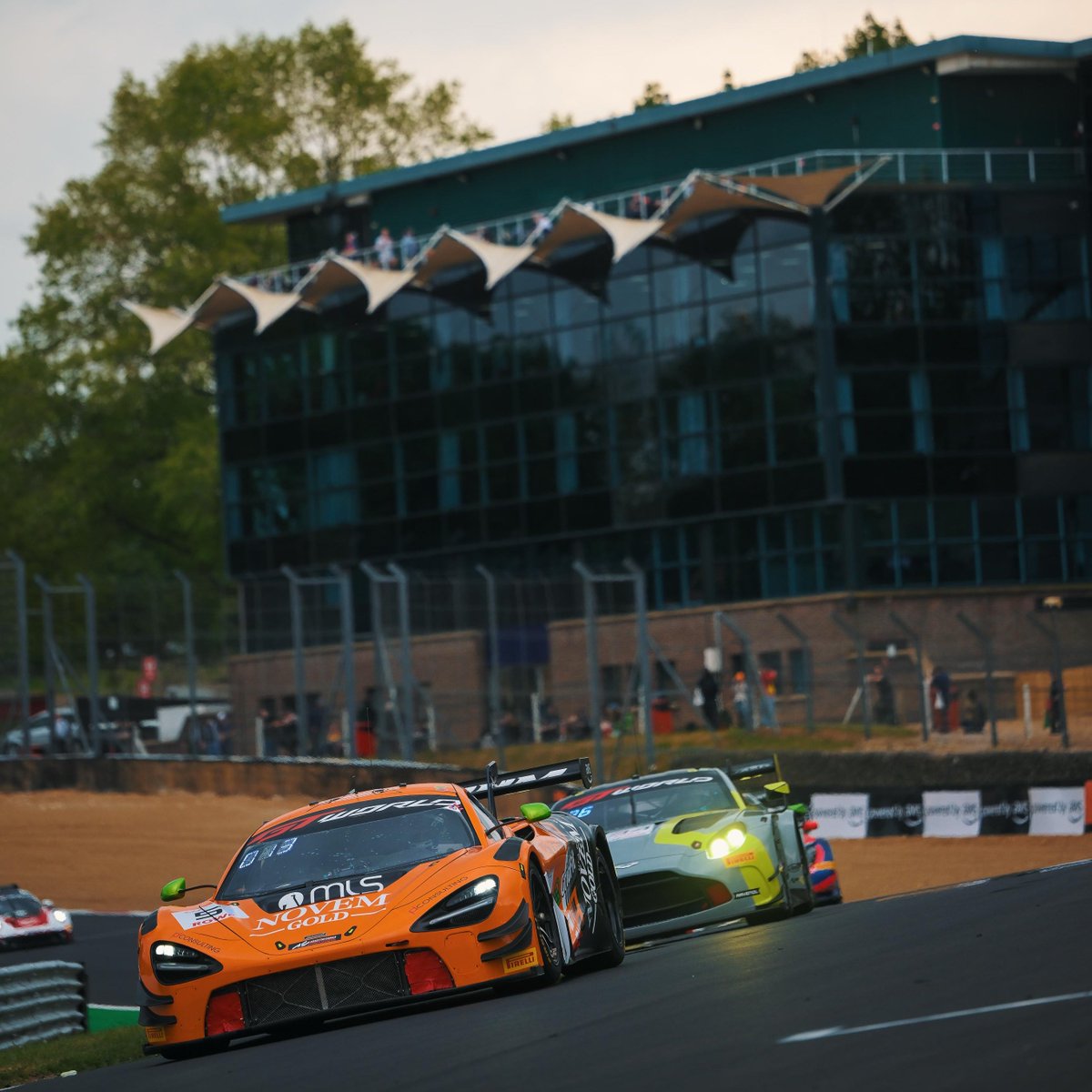 OptimumMSport's tweet image. Even more Sprint Cup silverware for Optimum's Silver Cup duo in Race 2 🙌

We finished the weekend's second and final 1-hour race second in class.

We leave Brands Hatch third in the @GTWorldChEu  Silver Cup Teams' standings.

#GTWorld #GT3 #McLarenCustomerRacing #NovemGold