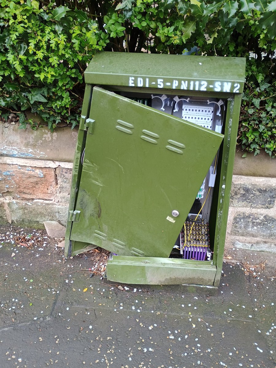 et_roughsedge's tweet photo. @bt_uk This broadband box is damaged. It looks like it may have been hit by a vehicle. It is in Edinburgh, on Belgrave Road, near the junction with Clermiston Road. I don't know if it is yours, or how to find out who owns it. https://t.co/OceQsWrHfh