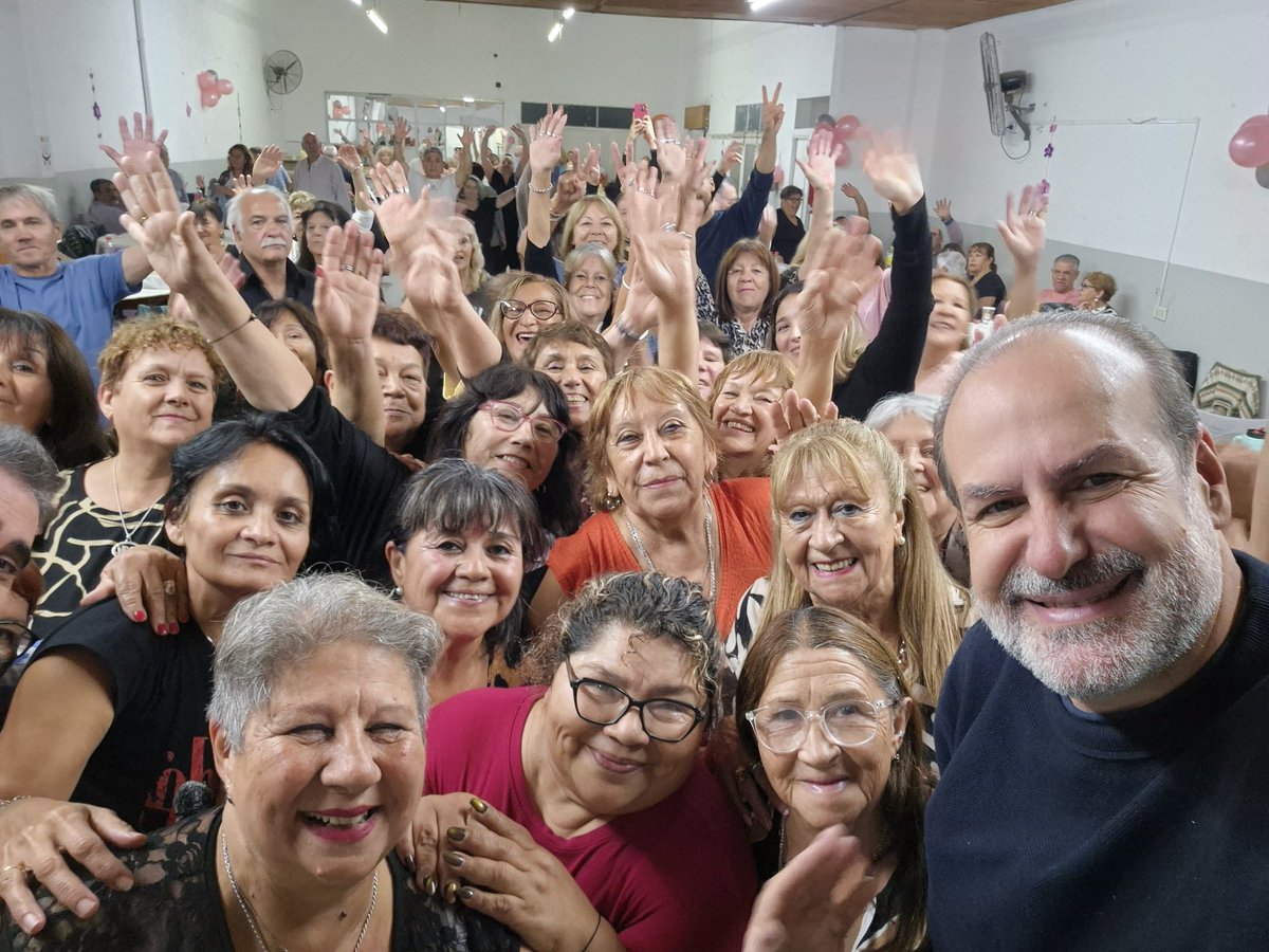 fsusbielles's tweet photo. ¡Felices 27 años al Centro de Jubilados de Vista Alegre! Me encantó poder compartir con ustedes este dia tan especial.

Gracias por tanto cariño y seguir siendo un ejemplo de entereza y alegria para afrontar la vida.

 ¡Sigamos con fuerza! ❤️💪 https://t.co/4X8hOUAYvo