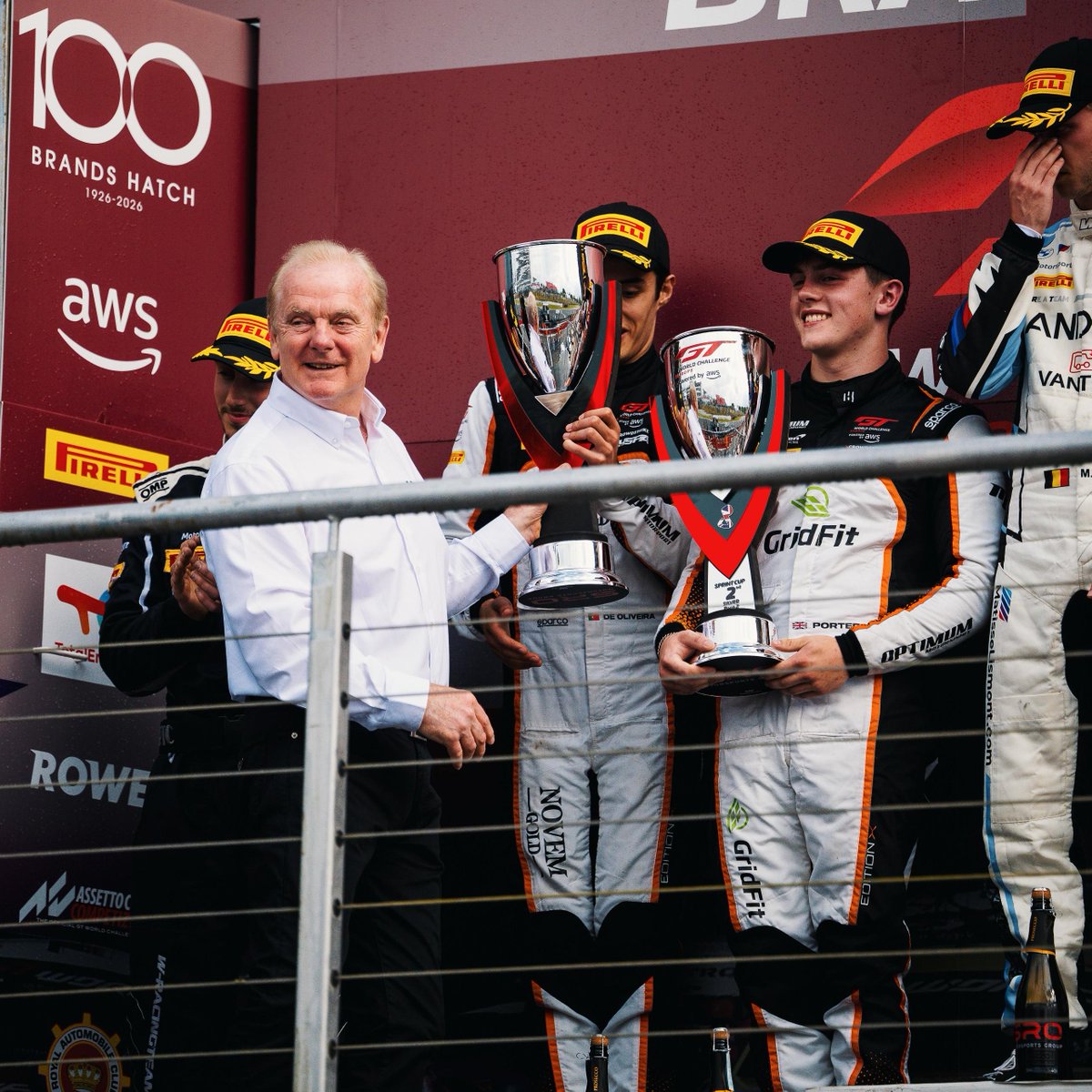OptimumMSport's tweet image. Even more Sprint Cup silverware for Optimum's Silver Cup duo in Race 2 🙌

We finished the weekend's second and final 1-hour race second in class.

We leave Brands Hatch third in the @GTWorldChEu  Silver Cup Teams' standings.

#GTWorld #GT3 #McLarenCustomerRacing #NovemGold