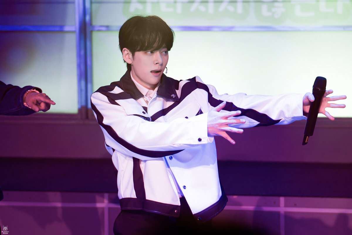 260501 뮤지컬 6시 퇴근

장보고 - #동현

12시가 넘어도 집에 가지 않아