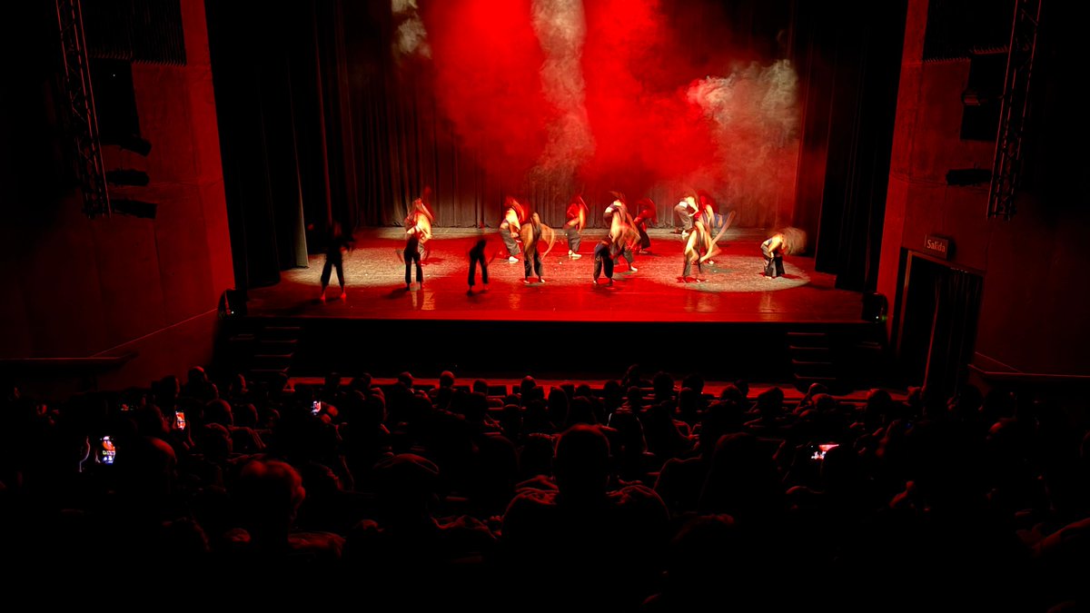UNAM_MX's tweet photo. ¡El arte del movimiento inunda el #CCU!
Con numerosas presentaciones en vivo, @DanzaUNAM celebra el Día Internacional de la Danza 🩰💃🏻🕺. Aún puedes unirte a esta fiesta, consulta el programa > https://t.co/woEzemzu2B
#DID26 https://t.co/T9CuFFY9H4