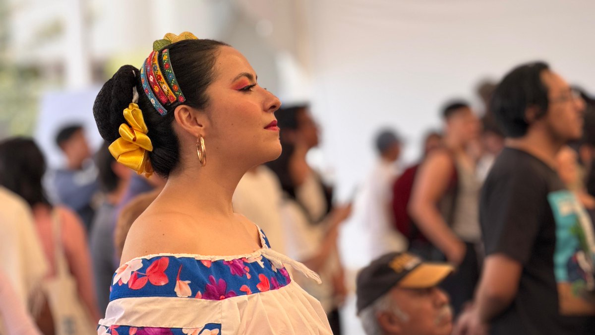 UNAM_MX's tweet photo. ¡El arte del movimiento inunda el #CCU!
Con numerosas presentaciones en vivo, @DanzaUNAM celebra el Día Internacional de la Danza 🩰💃🏻🕺. Aún puedes unirte a esta fiesta, consulta el programa > https://t.co/woEzemzu2B
#DID26 https://t.co/T9CuFFY9H4