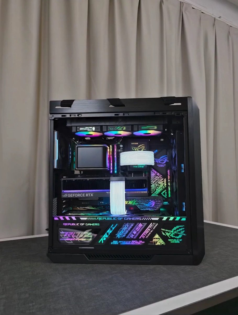 czv179907's tweet image. Everything only for 1000$

• RTX 5090 pc 
• 360hz gaming monitor 
• Logitech g pro wireless 2 mouse
• Apex pro tkl keyboard

If you want to buy dm me

#pc #gaming #setup