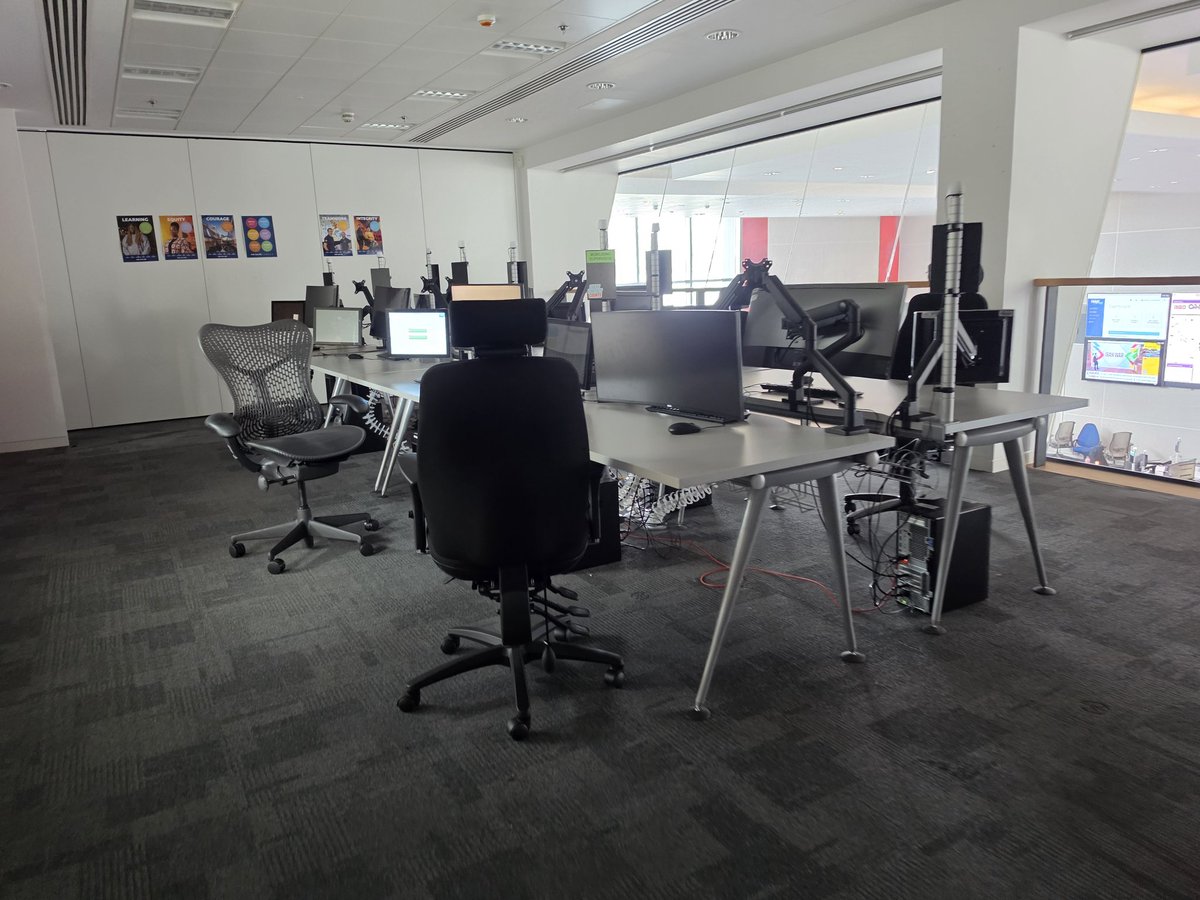 Snazy365's tweet image. #POTD2026 Day 123 My kinda workspace. Getting ready for a little training this afternoon. Takes me back to August 2024, back in the training days. Nice to be able to be in a position where I can now help train others. #potd #training #dayattheoffice #quietspace
