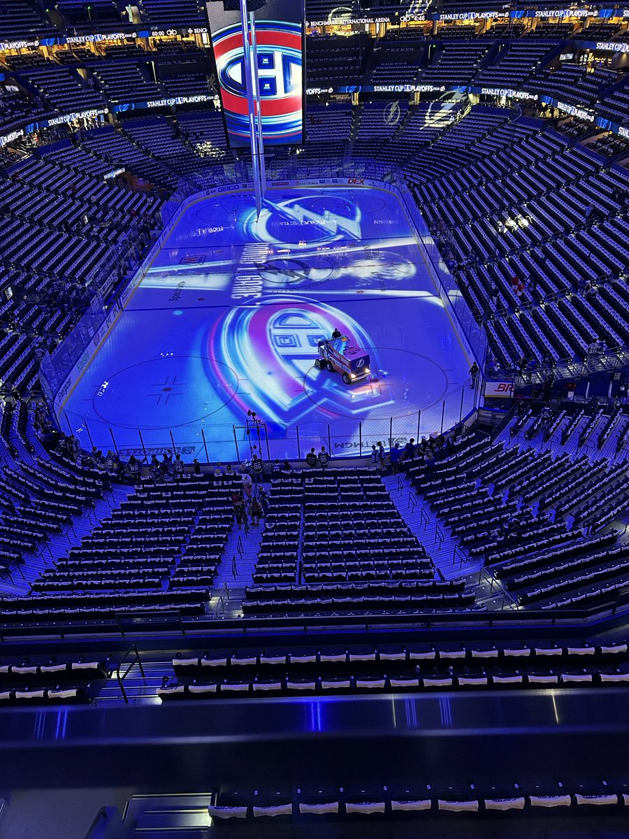 dmk467's tweet photo. First in line… 2 hour wait outside…full on sprint to make it between the pipes! But the view! #GoBolts #Game7 https://t.co/Fq7aCqdOLb